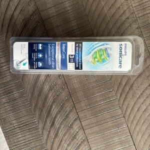 Philips Sonicare Intercare.3 brush heads.Fits on all Sonicare click-on handles.